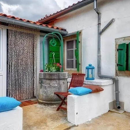 In Jakacici Mit Grossem Garten