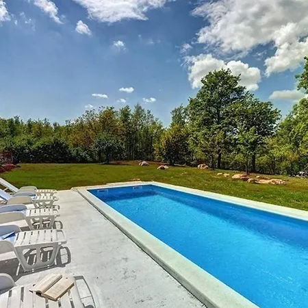 In Jakacici Mit Grossem Garten Holiday home Jaksici