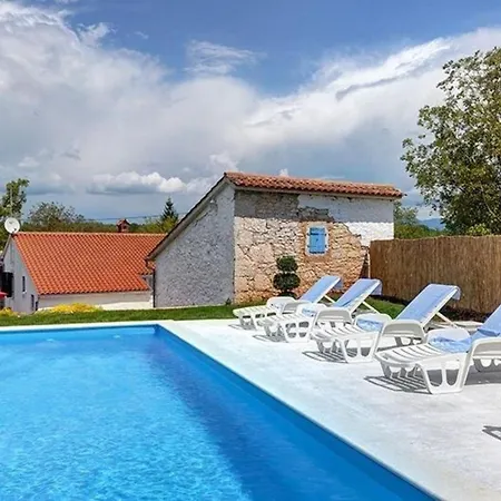 In Jakacici Mit Grossem Garten Holiday home