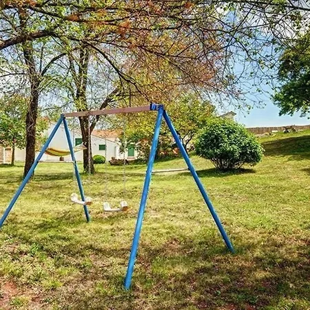 In Jakacici Mit Grossem Garten
